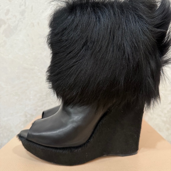 Booth - Picture 1 of 5